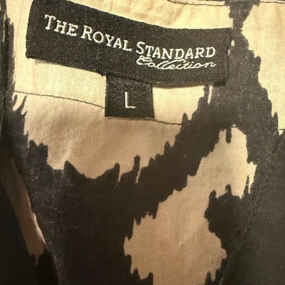 The Royal Standard Black and White Geometric Tunic Top - Picture 5 of 6